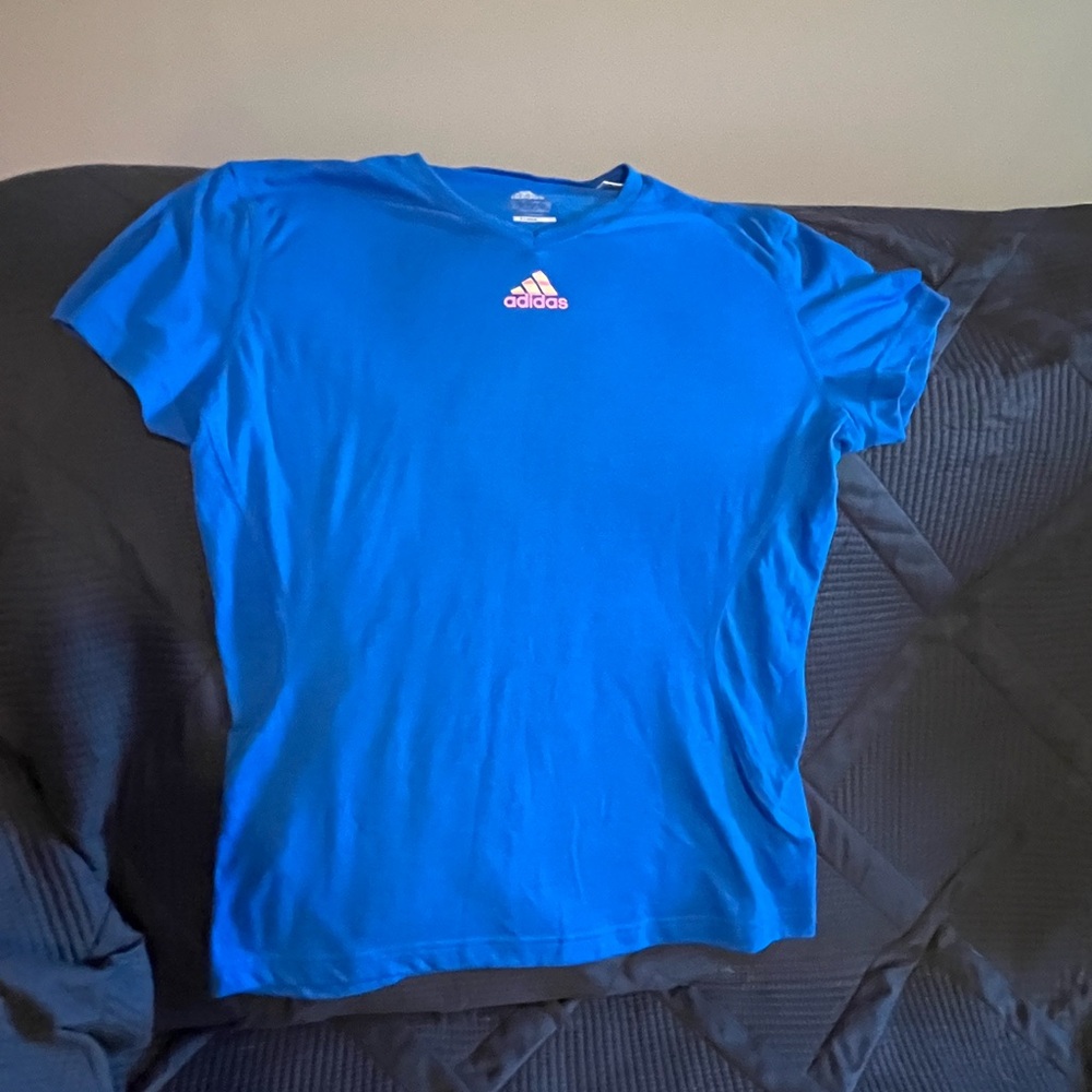 EUC WOMENS ADIDAS SHIRT SIZE LARGE